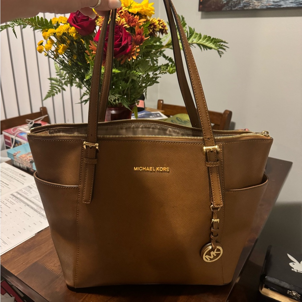 Micheal Kors purse